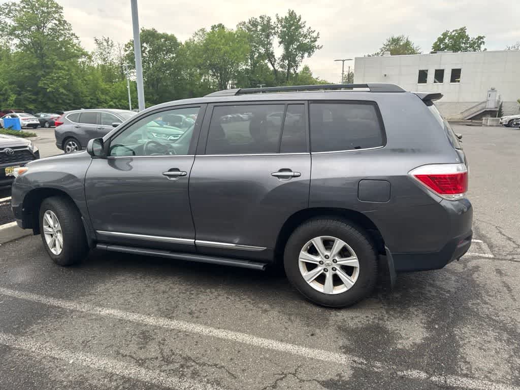 Thumbnail: 2013 Toyota Highlander - 30