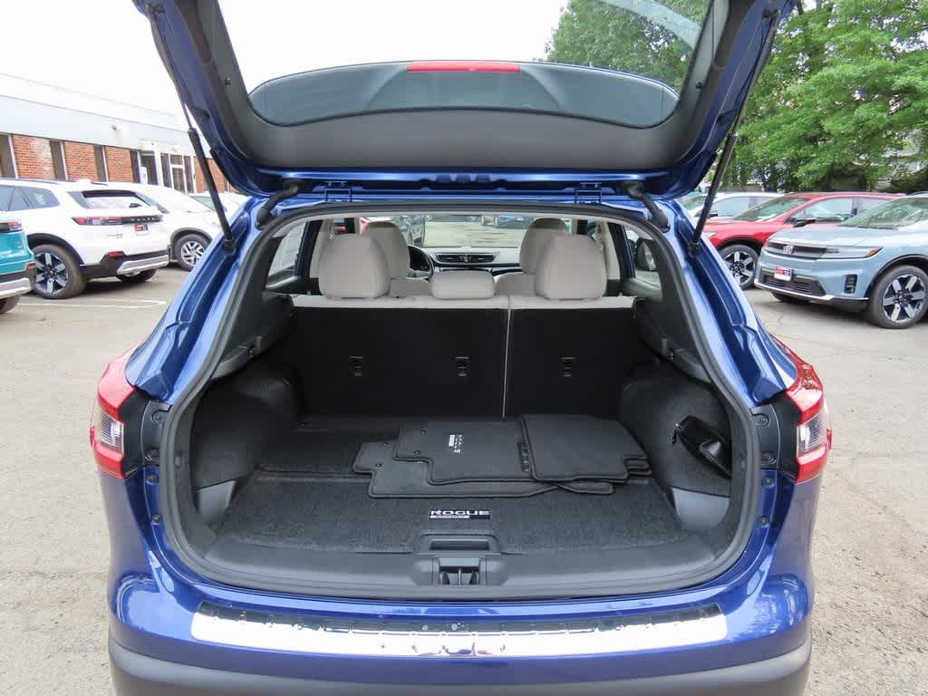 2022 Nissan Rogue Sport SV 11