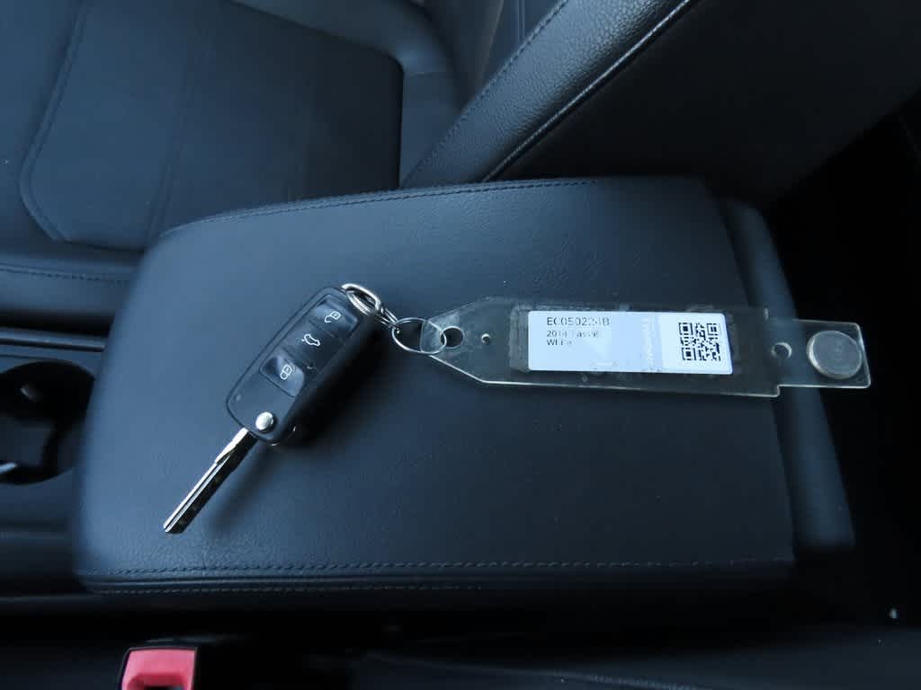 Thumbnail: 2014 Volkswagen Passat - 24