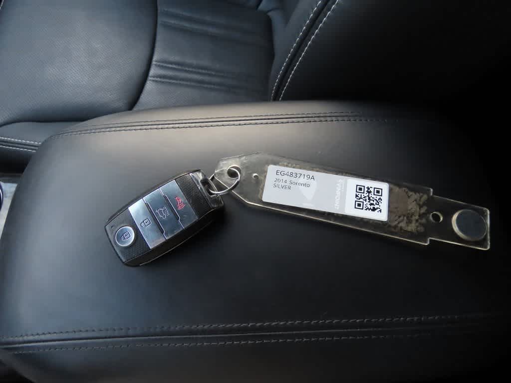 Thumbnail: 2014 Kia Sorento - 32