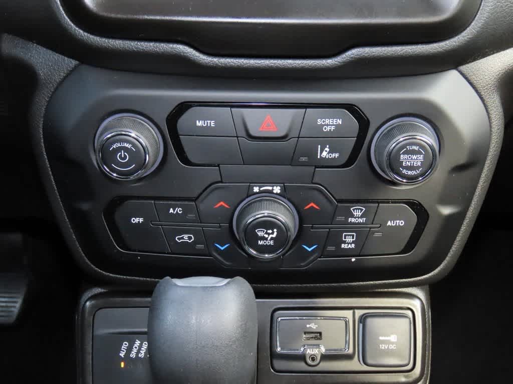 Thumbnail: 2022 Jeep Renegade - 22