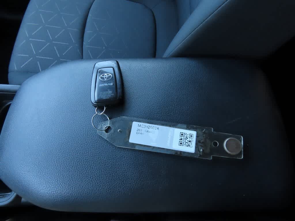 Thumbnail: 2021 Toyota RAV4 - 25