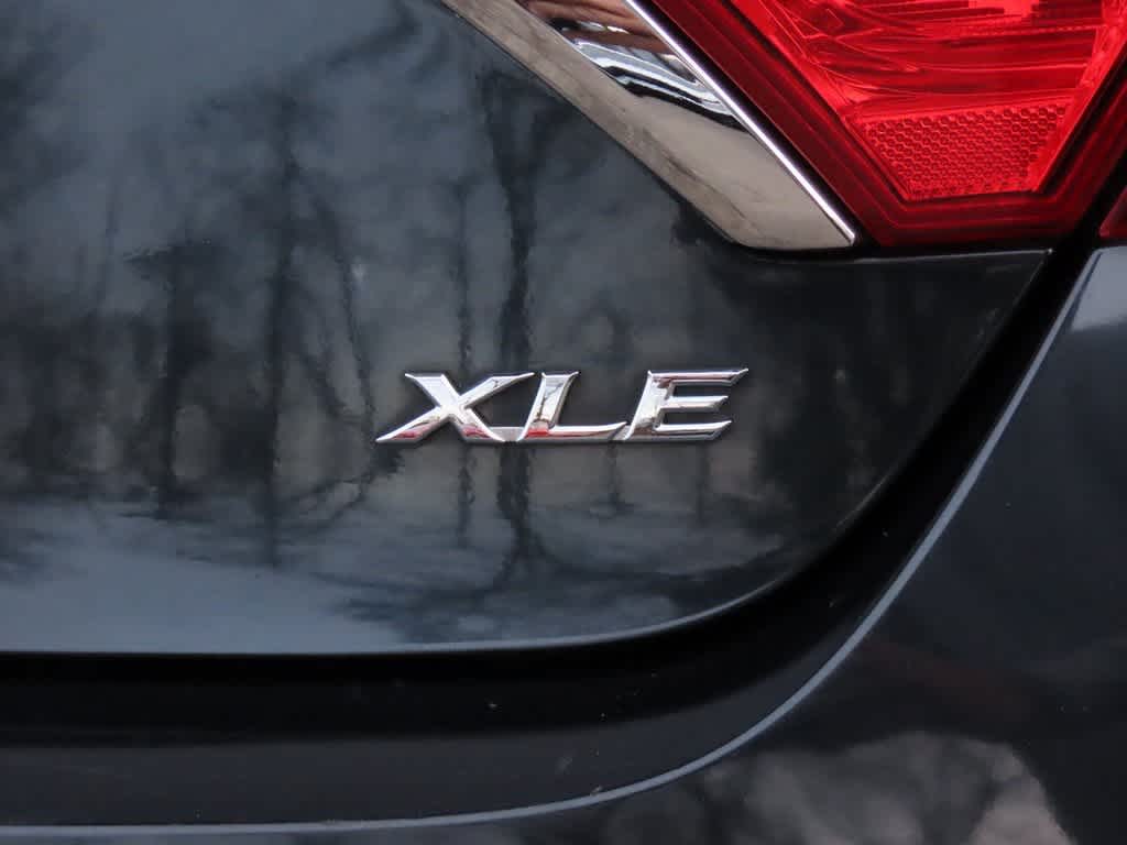 Thumbnail: 2015 Toyota Camry - 8