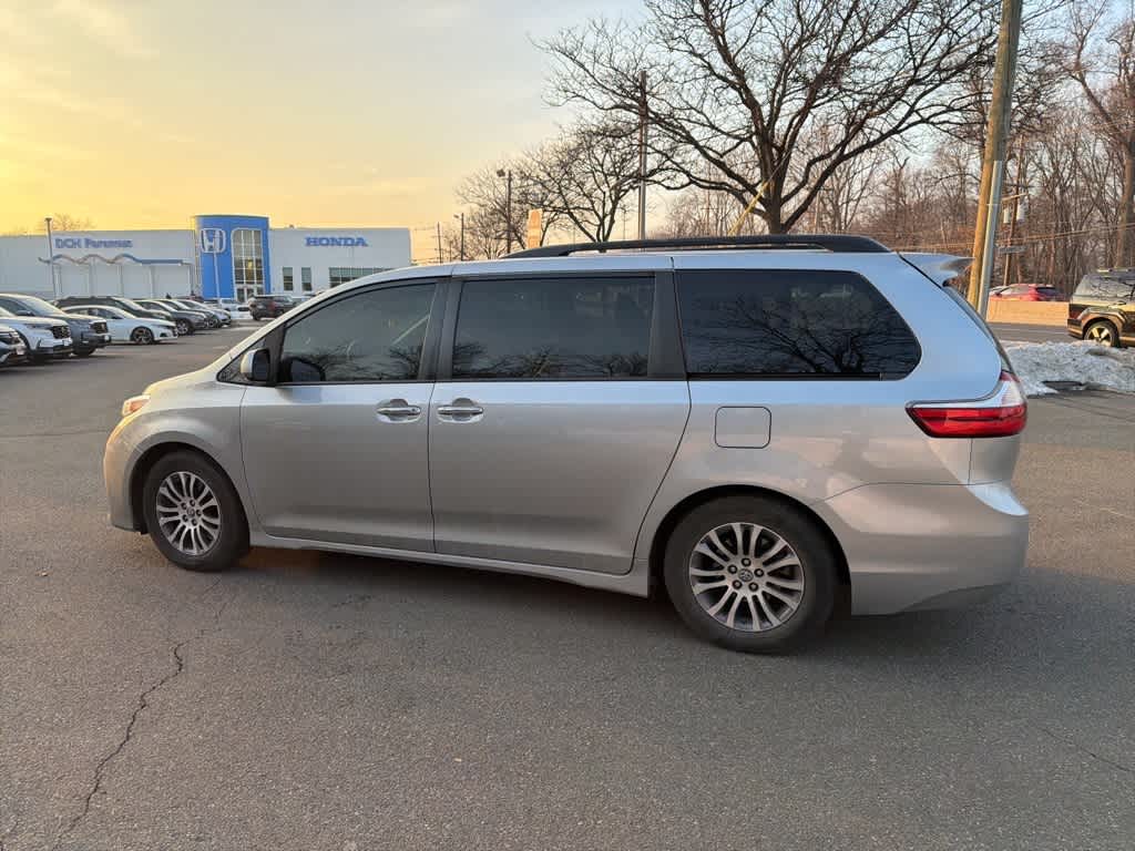 Thumbnail: 2018 Toyota Sienna - 6