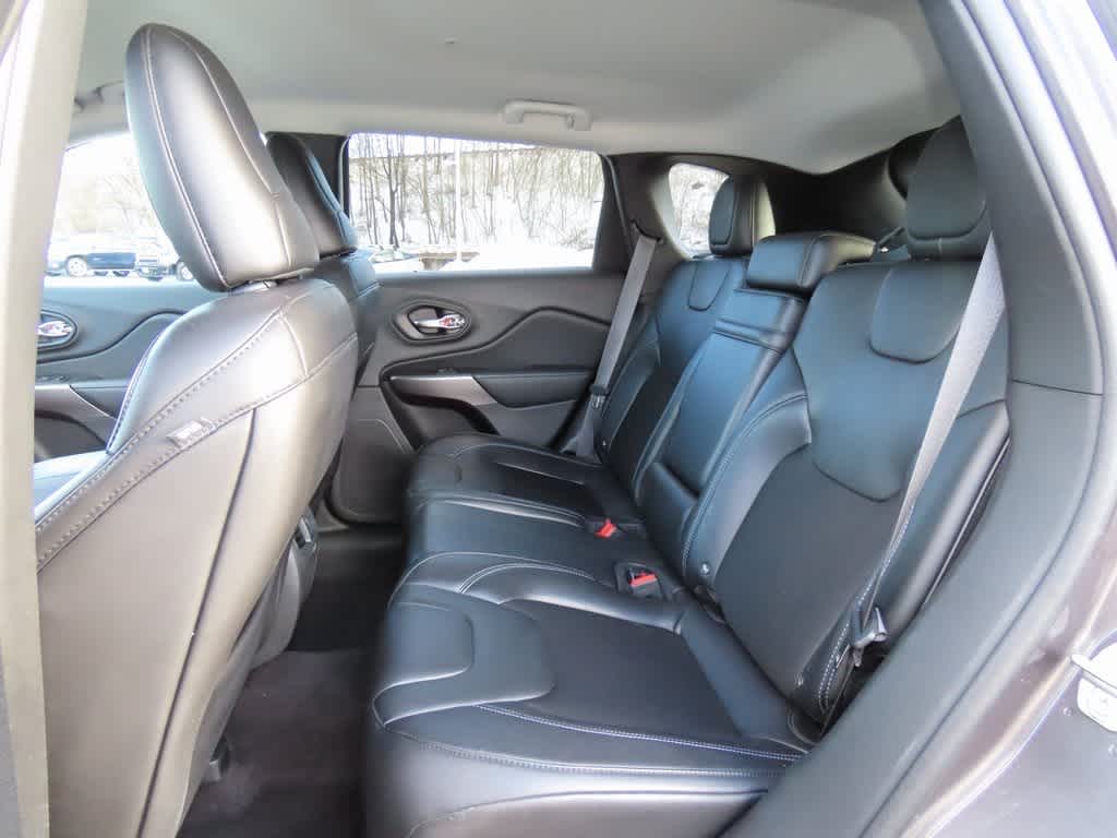 Thumbnail: 2019 Jeep Cherokee - 16