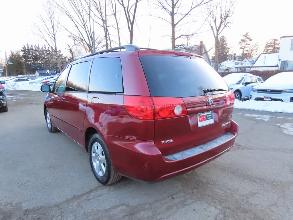 Thumbnail: 2010 Toyota Sienna - 4