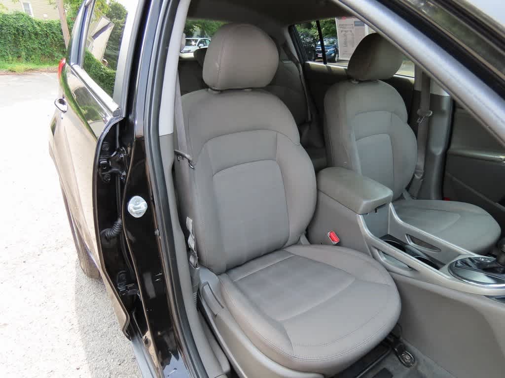 Thumbnail: 2011 Kia Sportage - 16
