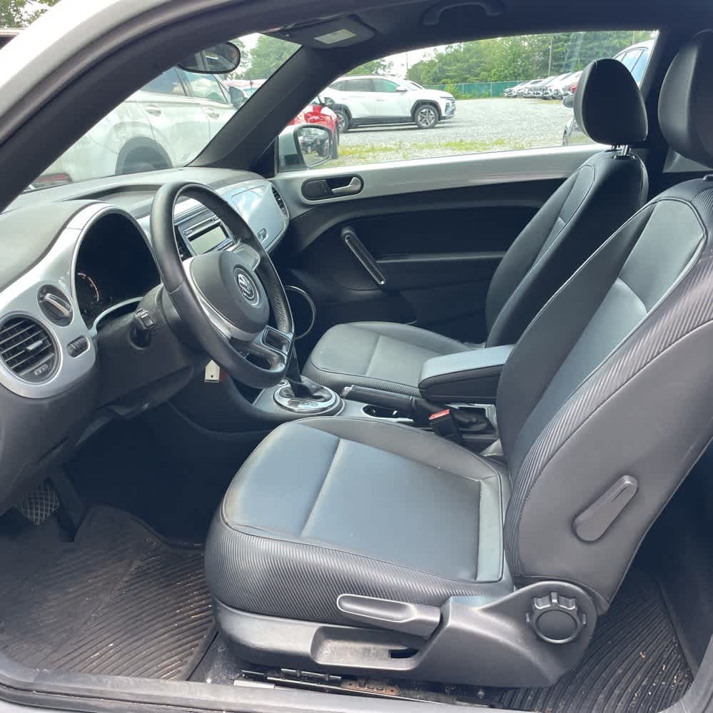 Thumbnail: 2013 Volkswagen Beetle - 8
