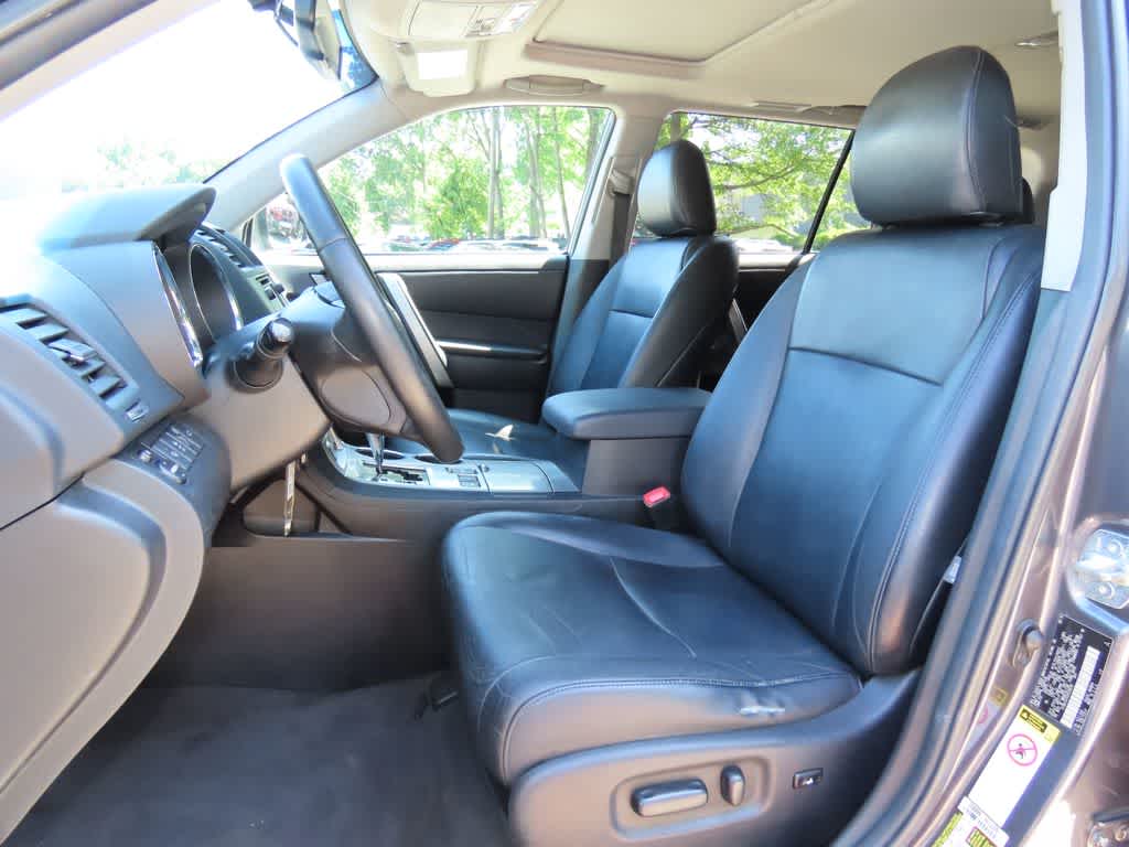 Thumbnail: 2013 Toyota Highlander - 13