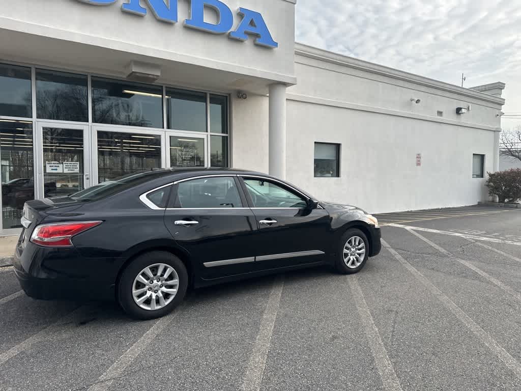 Thumbnail: 2015 Nissan Altima - 9