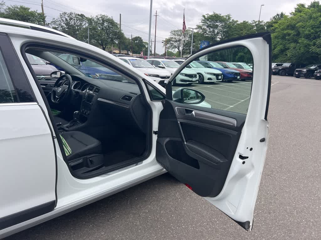 2017 Volkswagen Golf Alltrack SE 25