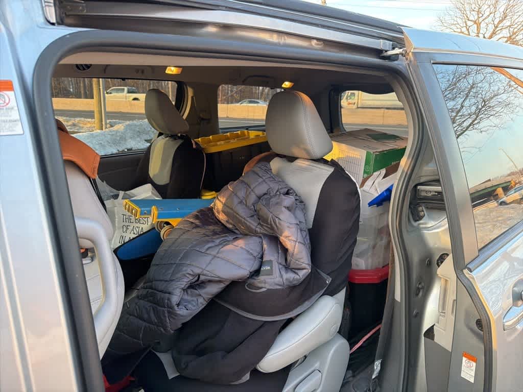 Thumbnail: 2018 Toyota Sienna - 21