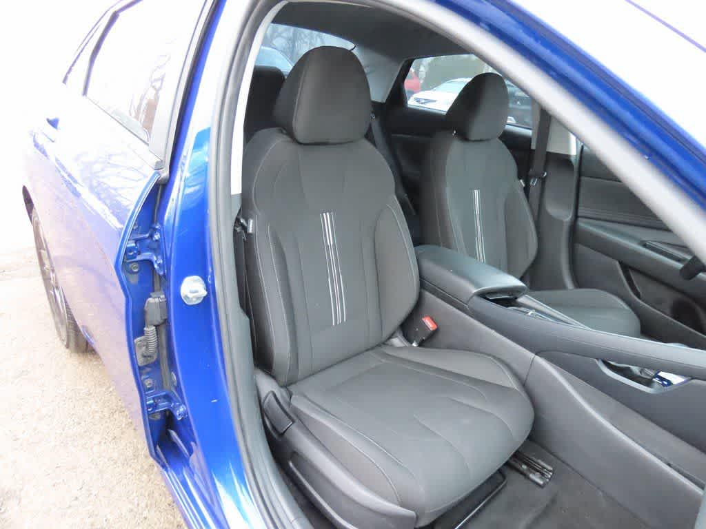 Thumbnail: 2022 Hyundai Elantra - 16