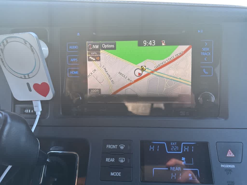 Thumbnail: 2017 Toyota Sienna - 11