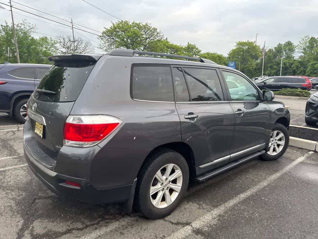 Thumbnail: 2013 Toyota Highlander - 24