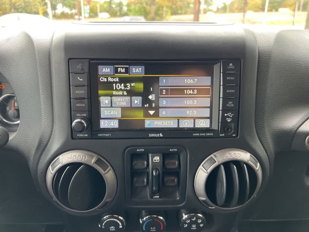 Thumbnail: 2016 Jeep Wrangler - 16