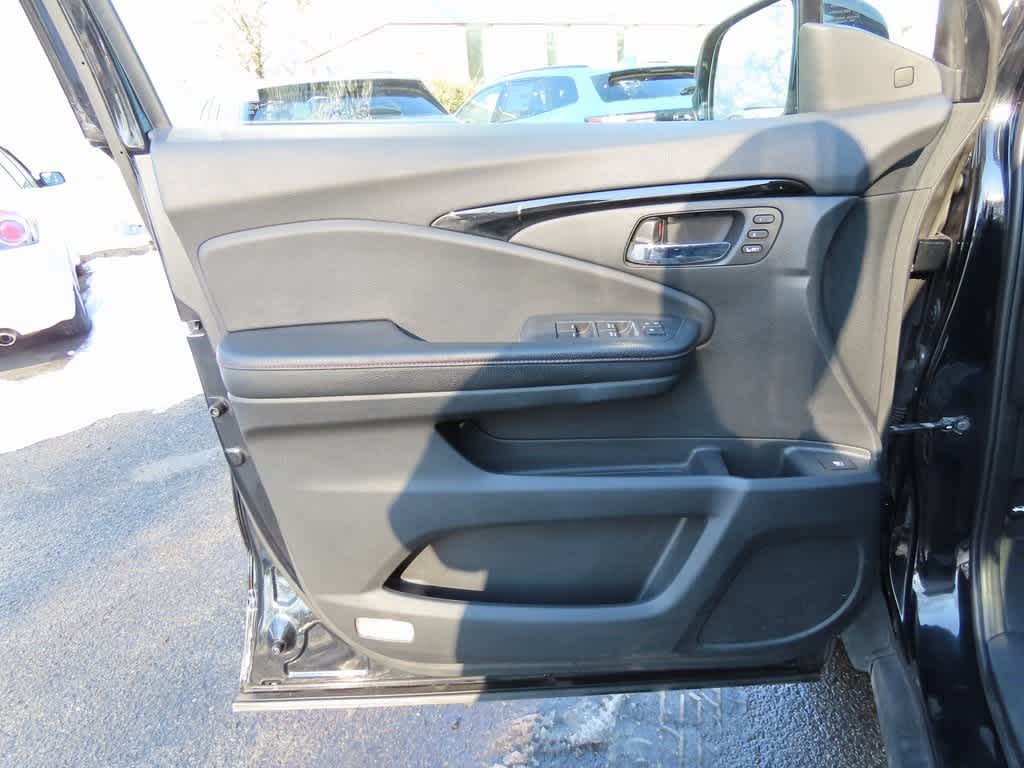 Thumbnail: 2017 Honda Ridgeline - 18