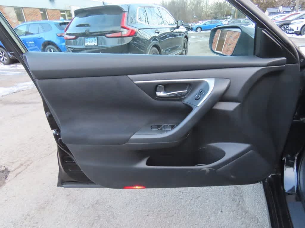 Thumbnail: 2015 Nissan Altima - 15