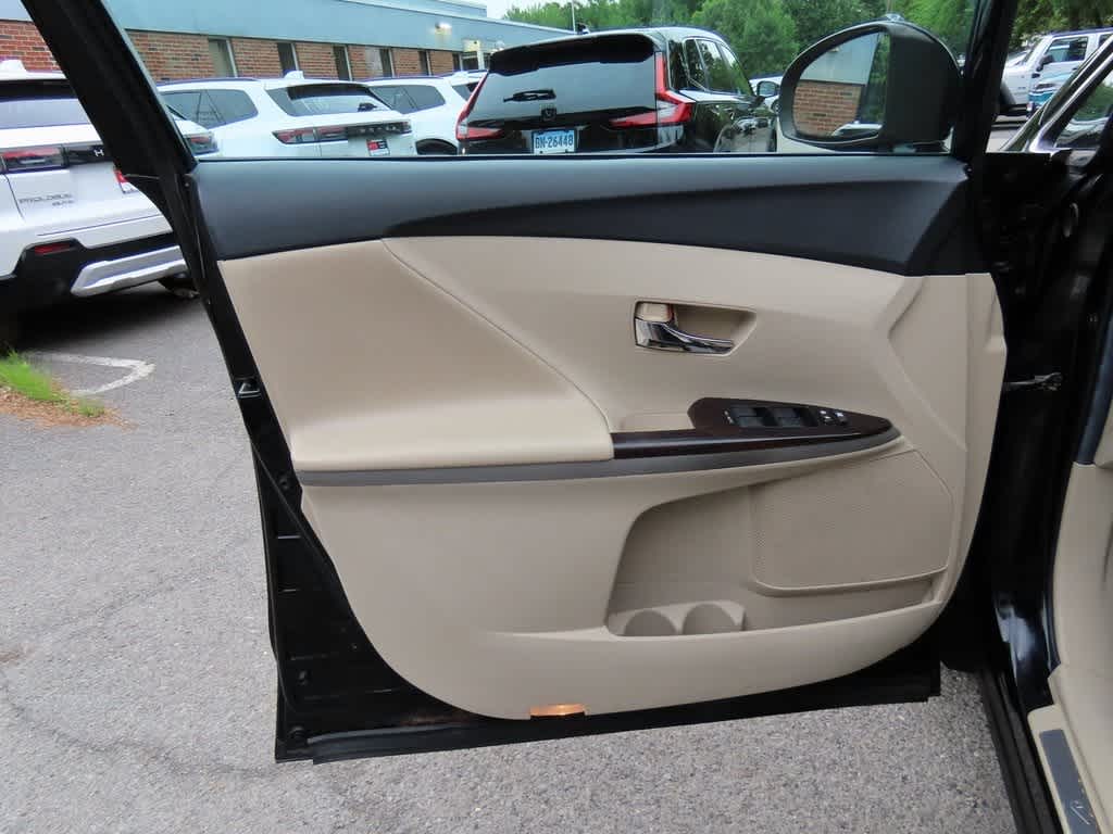 Thumbnail: 2010 Toyota Venza - 15