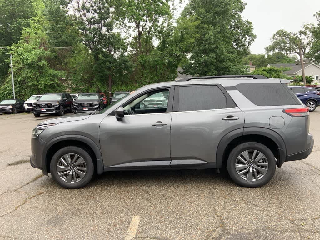 2022 Nissan Pathfinder SV 10