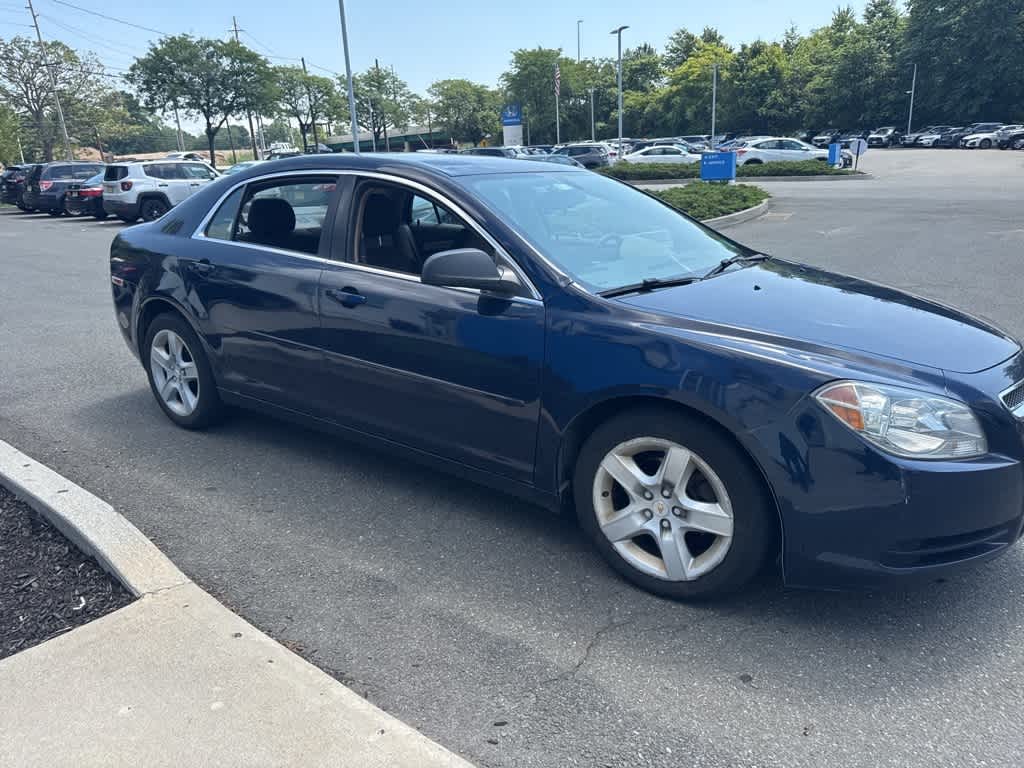 Thumbnail: 2011 Chevrolet Malibu - 14