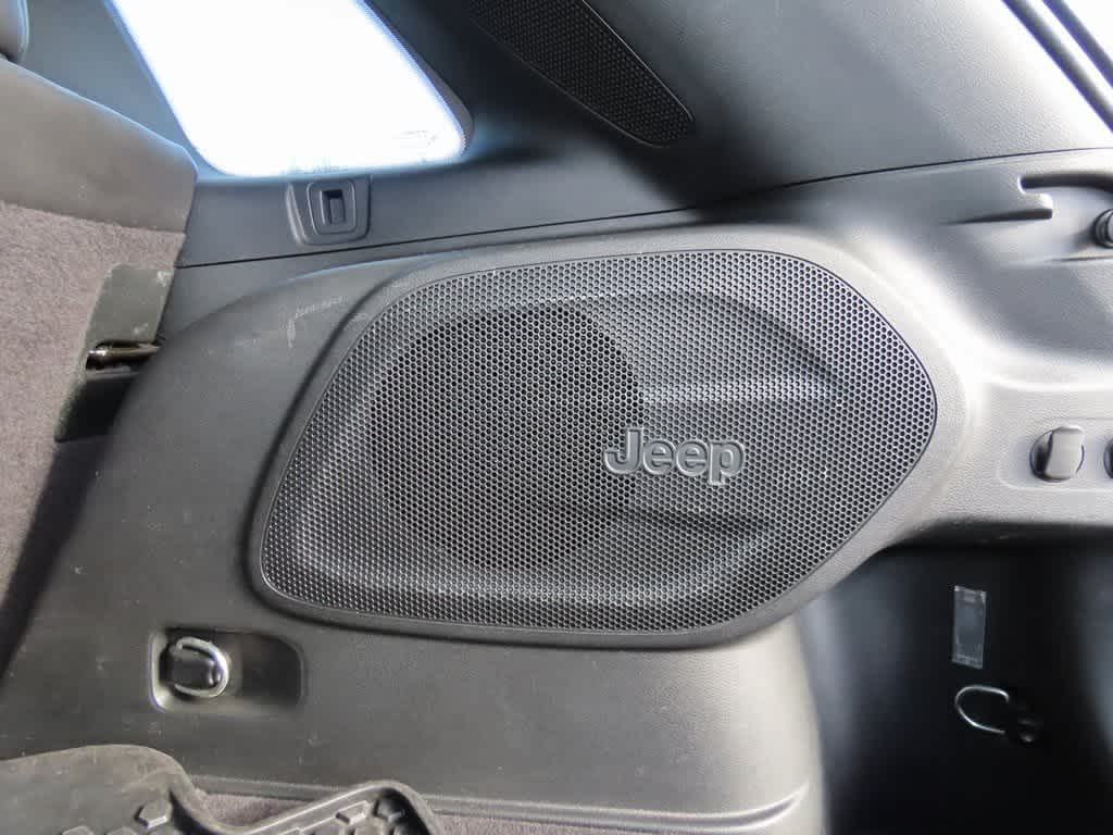 Thumbnail: 2019 Jeep Cherokee - 14