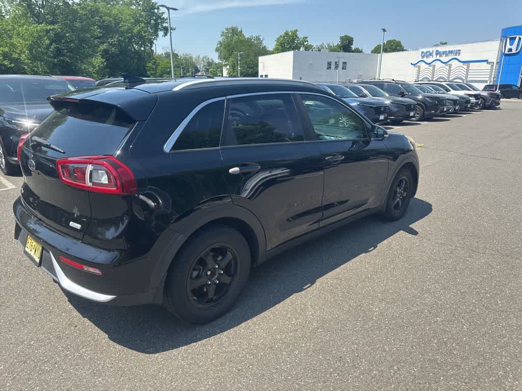 Thumbnail: 2017 Kia Niro - 17