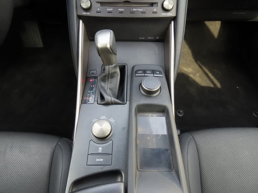 Thumbnail: 2019 Lexus IS - 20