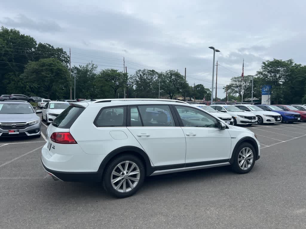 2017 Volkswagen Golf Alltrack SE 11