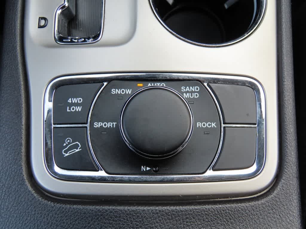 Thumbnail: 2011 Jeep Grand Cherokee - 24
