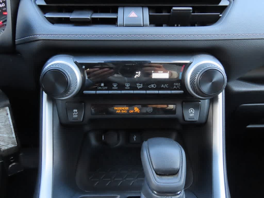 Thumbnail: 2022 Toyota RAV4 - 20