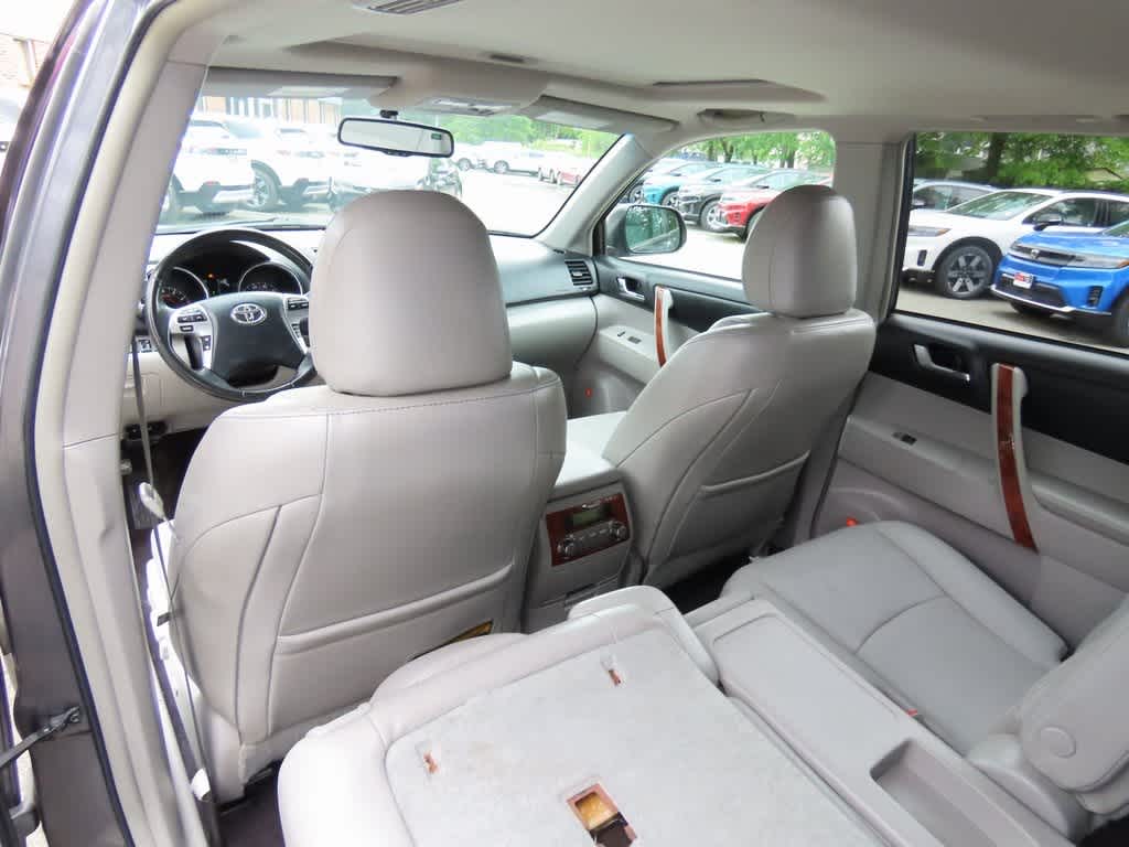Thumbnail: 2011 Toyota Highlander - 18