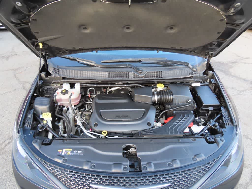 Thumbnail: 2023 Chrysler Voyager - 9