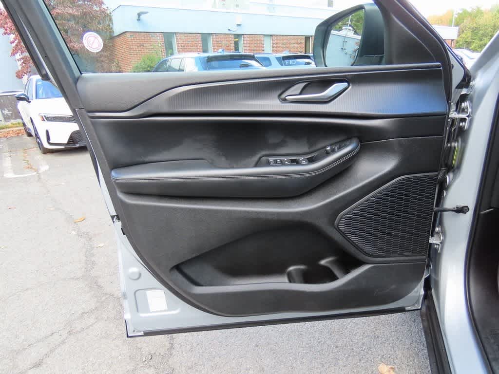 Thumbnail: 2023 Jeep Grand Cherokee - 16