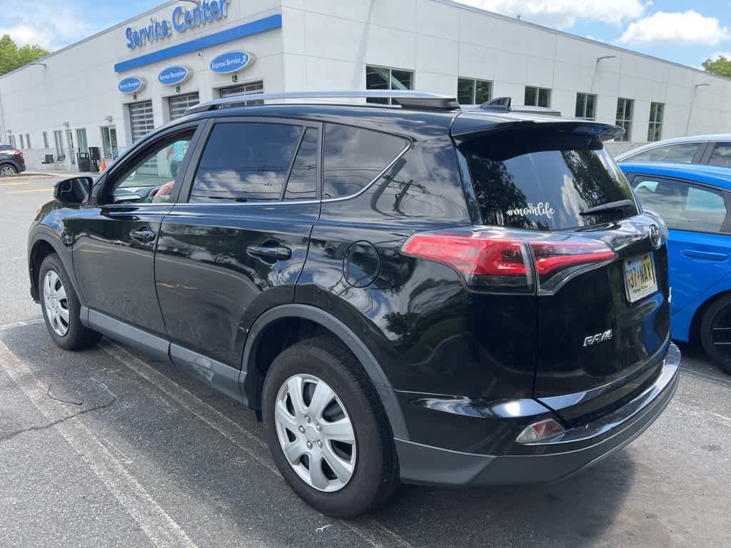 Thumbnail: 2018 Toyota RAV4 - 10