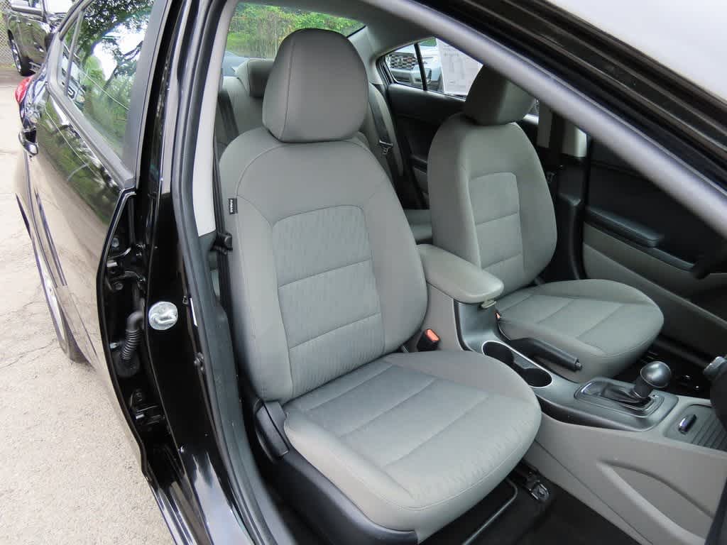 Thumbnail: 2016 Kia Forte - 16
