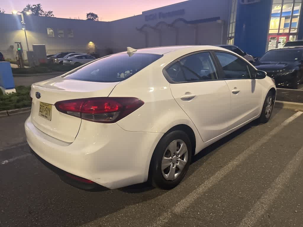 Thumbnail: 2018 Kia Forte - 9