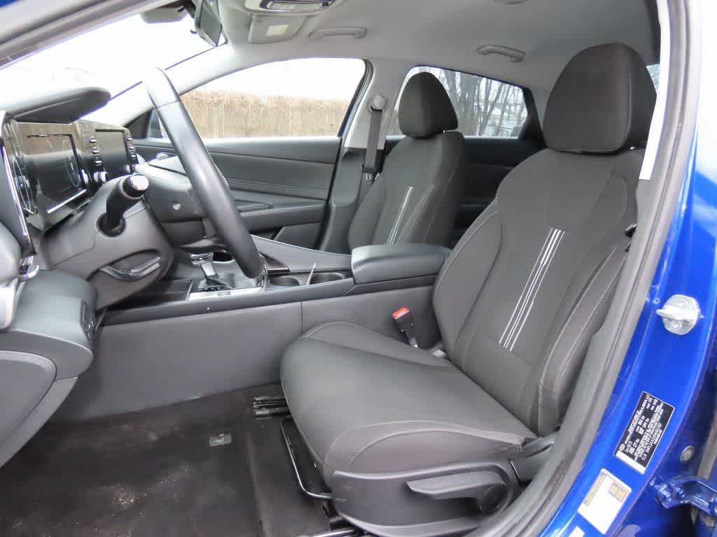 Thumbnail: 2022 Hyundai Elantra - 12