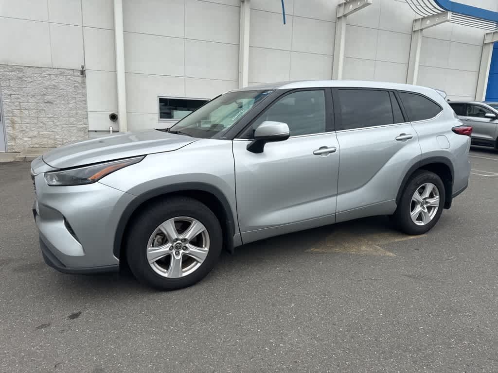 Thumbnail: 2022 Toyota Highlander - 5