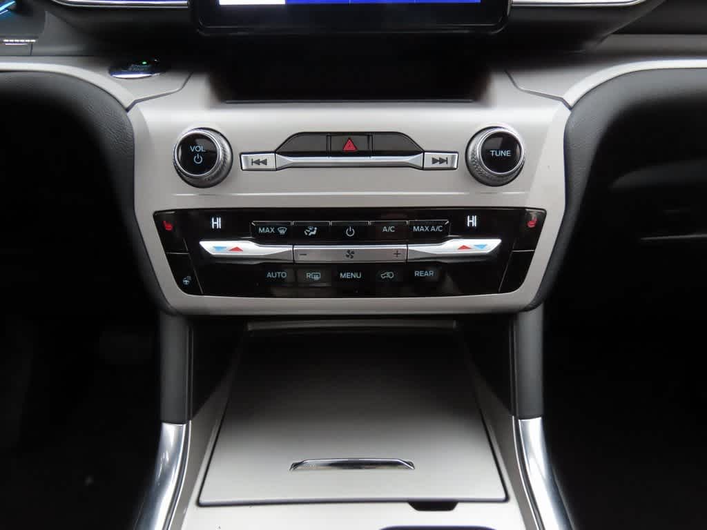 Thumbnail: 2020 Ford Explorer - 24