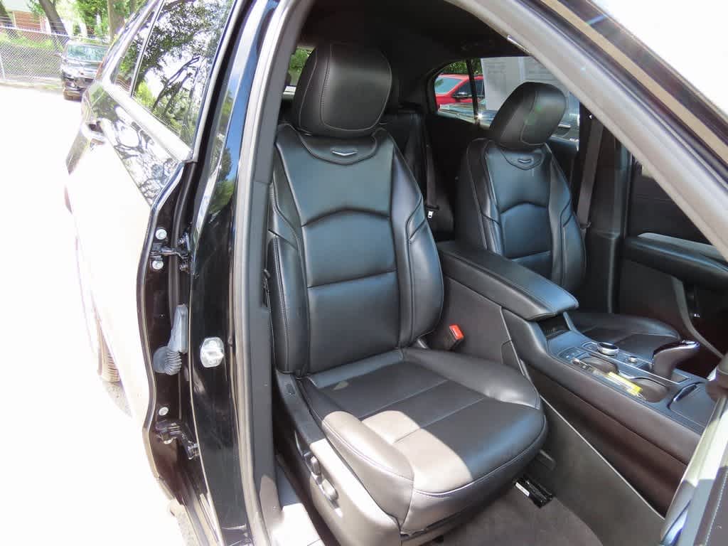 Thumbnail: 2023 Cadillac XT4 - 17