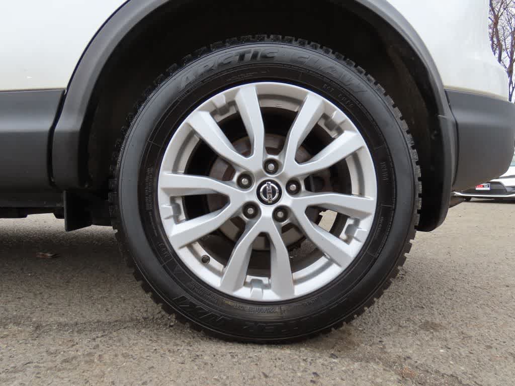 Thumbnail: 2020 Nissan Rogue Sport - 9