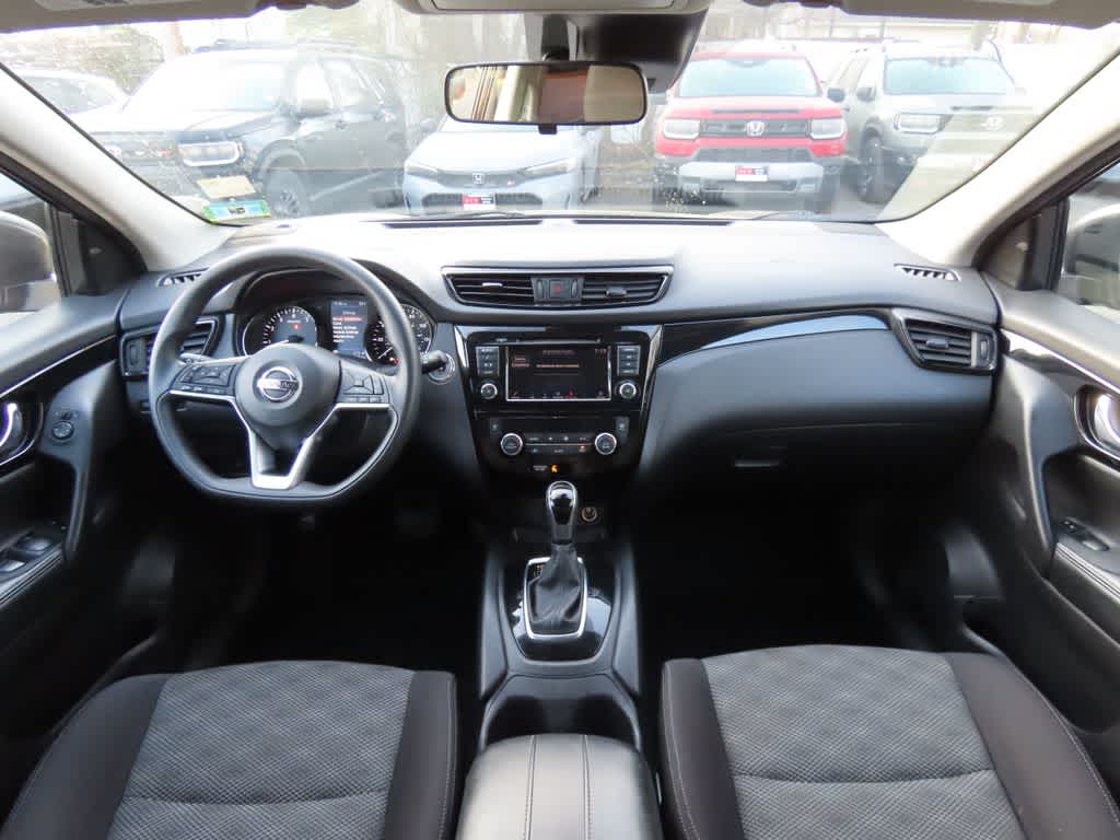 Thumbnail: 2020 Nissan Rogue Sport - 17