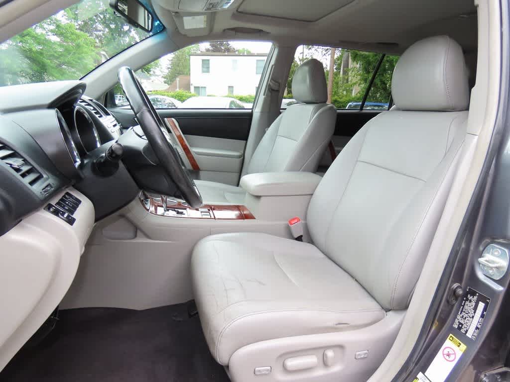 Thumbnail: 2011 Toyota Highlander - 15