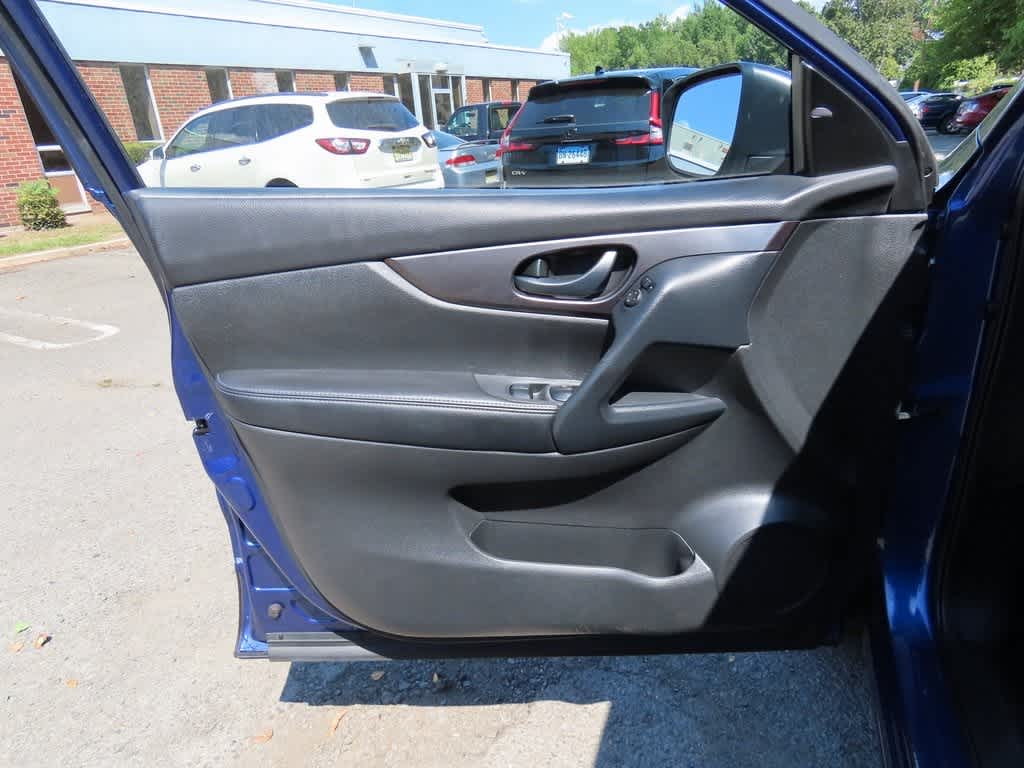 Thumbnail: 2021 Nissan Rogue Sport - 13