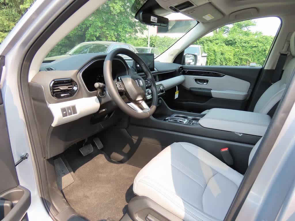 2025 Honda Pilot Touring 2