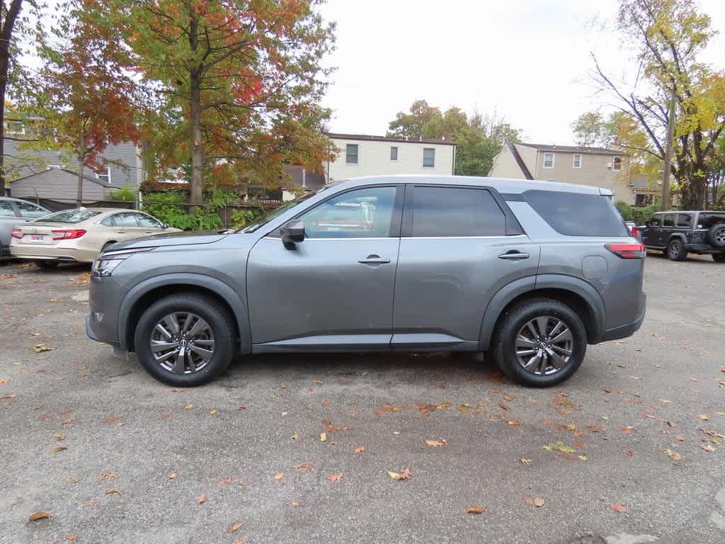Thumbnail: 2022 Nissan Pathfinder - 3