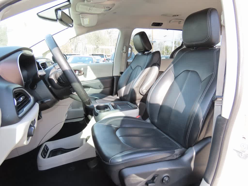 Thumbnail: 2021 Chrysler Voyager - 11