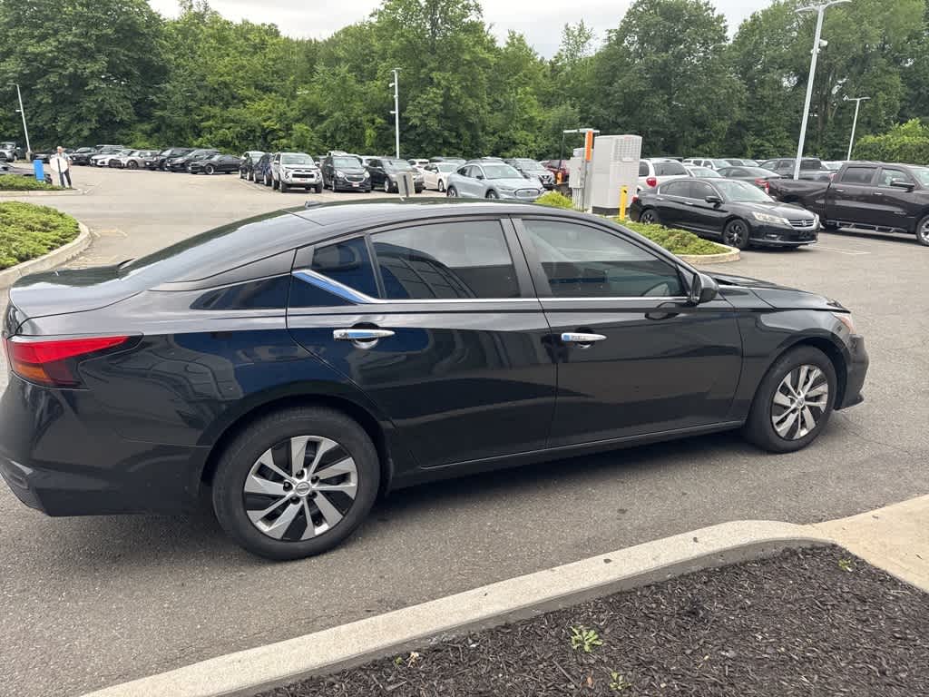 Thumbnail: 2020 Nissan Altima - 17