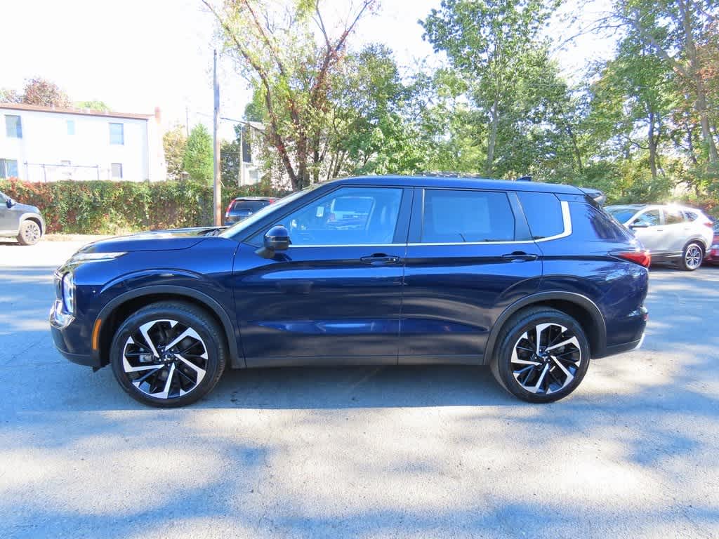 Thumbnail: 2024 Mitsubishi Outlander - 3